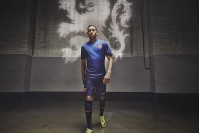 开云APP-NBA常规赛八强战对决在即！丹佛掘金演练定位球，北京国安密集防守应对